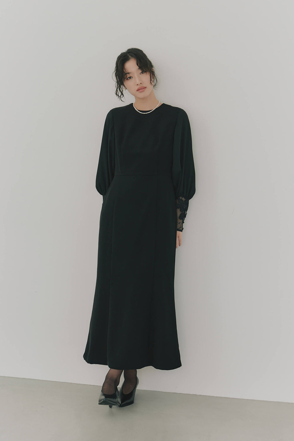 kaene エンブロイダリースリーブドレス / 100905 | モデル身長166cm 着用サイズ38