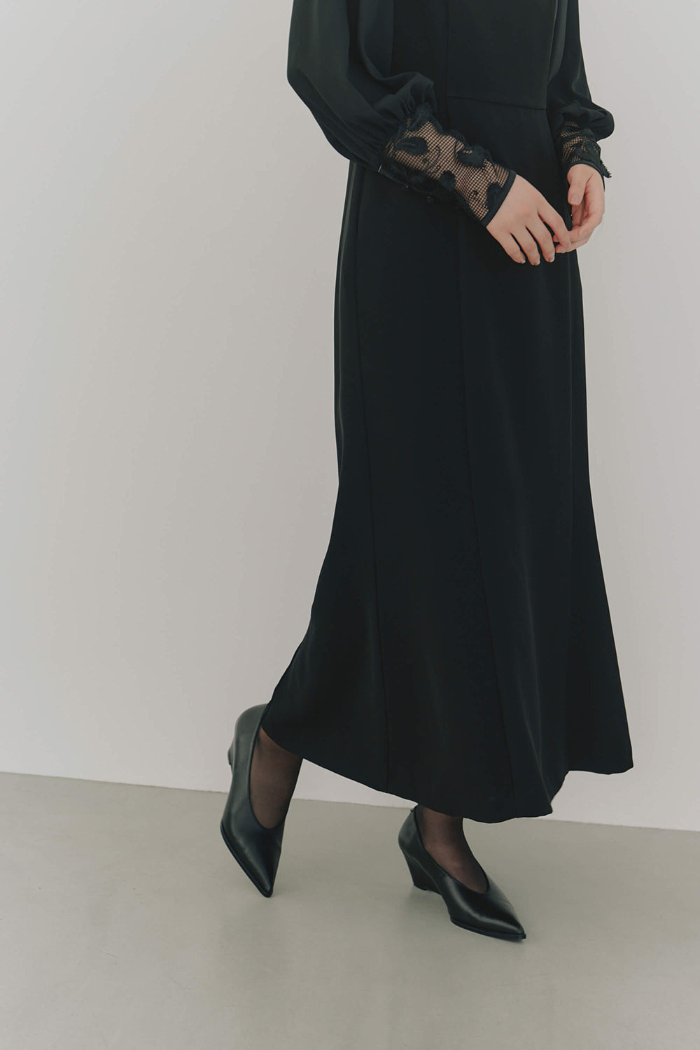 kaene エンブロイダリースリーブドレス / 100905 | モデル身長166cm 着用サイズ38