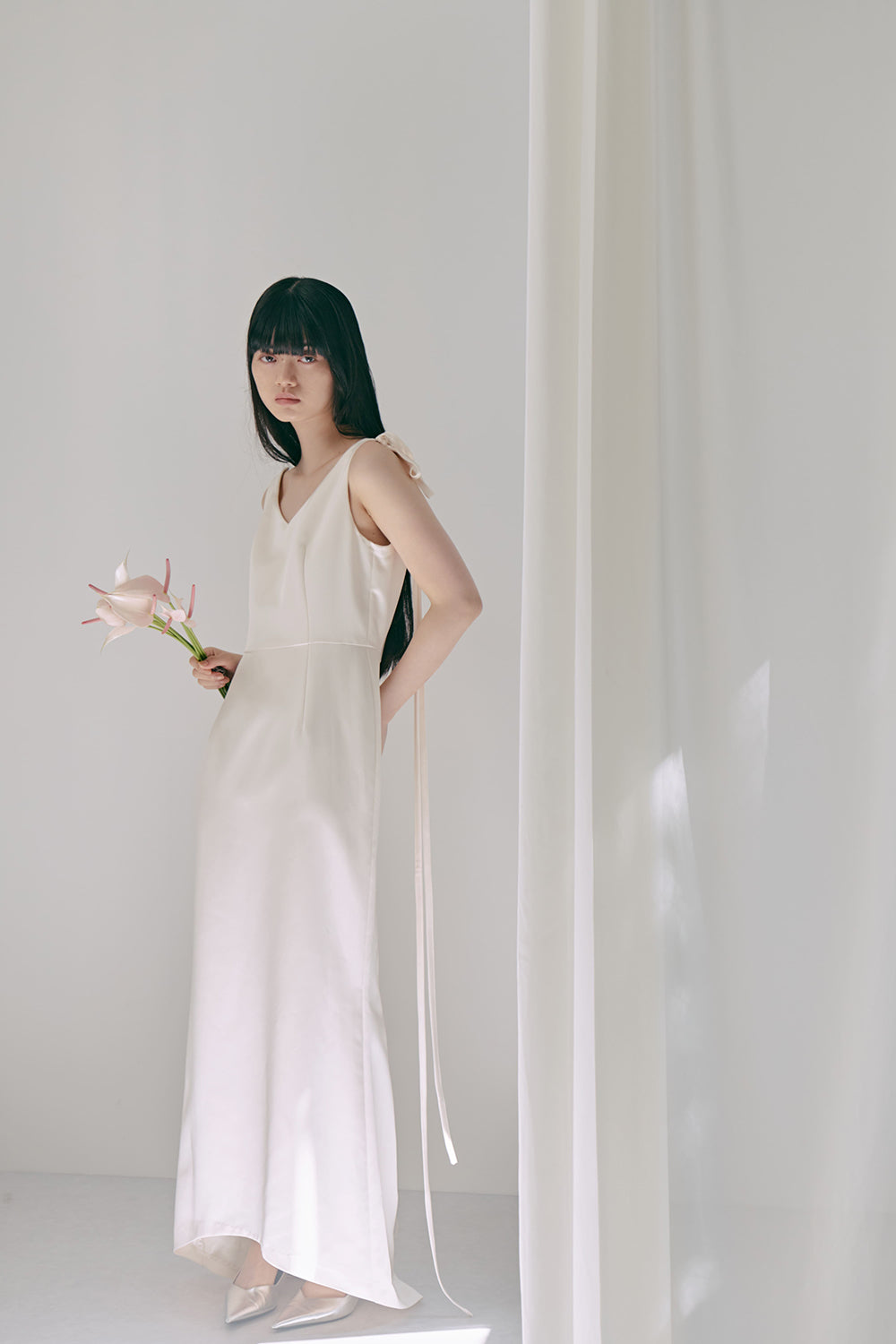 kaene サテンリボンドレス / 100855 | モデル身長165cm 着用サイズ36