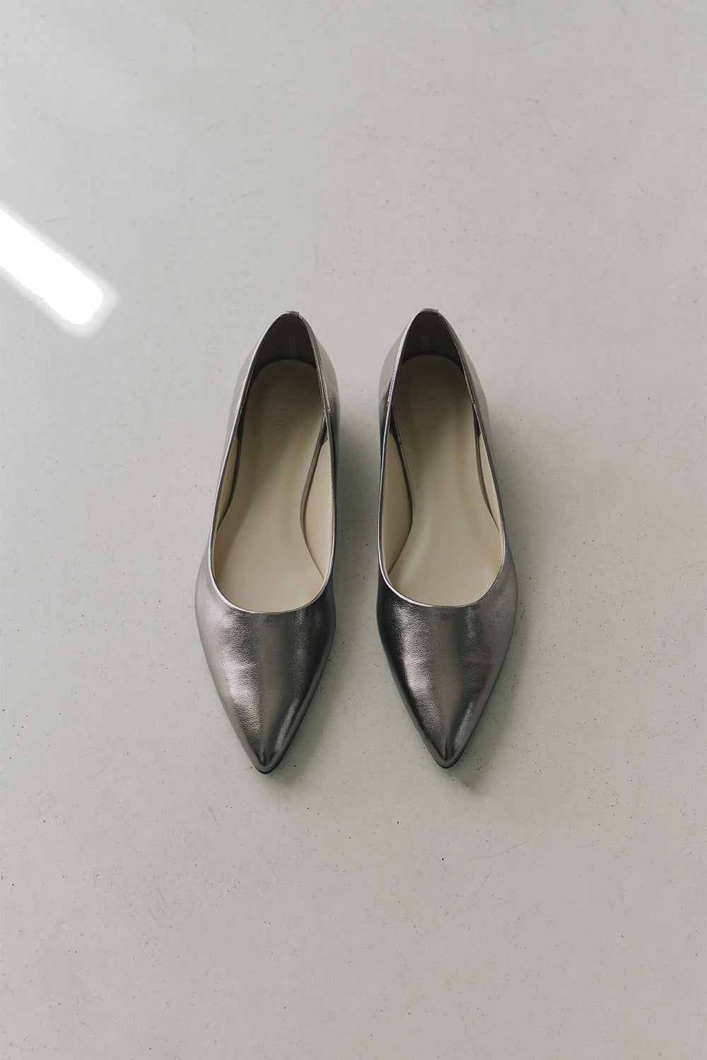 ポインテッドフラットパンプス / 050015