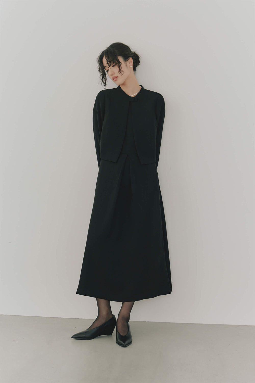 kaene シフォン合わせロングワンピース / 100647 |モデル身長166cm 着用サイズ38 ※black着用 ※005347(38)ジャケット着用