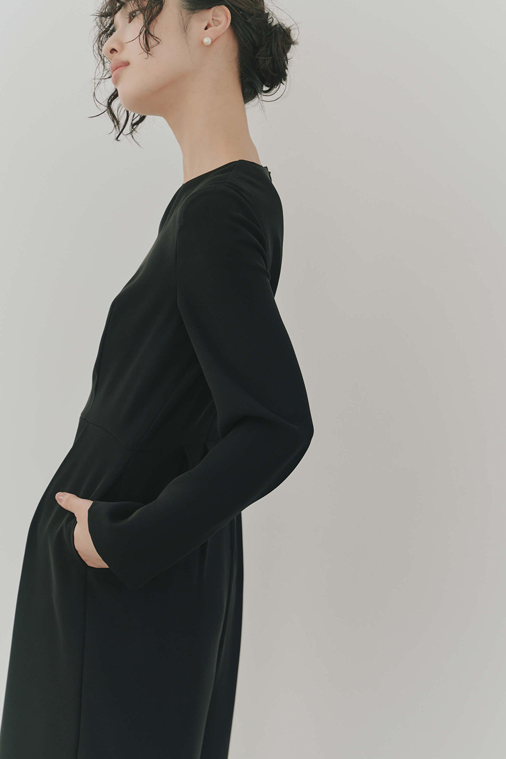 kaene カーブネックオールインワン / 100900 | モデル身長166cm 着用サイズ38