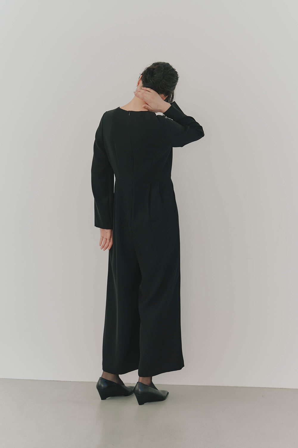 kaene カーブネックオールインワン / 100900 | モデル身長166cm 着用サイズ38