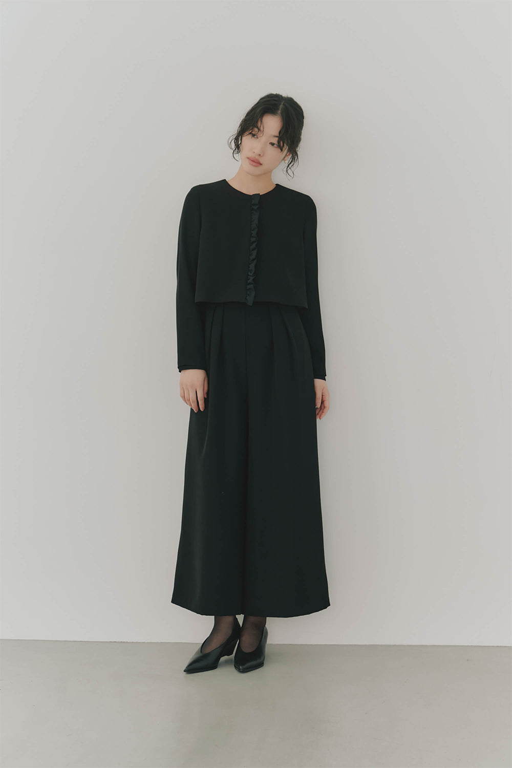 kaene カーブネックオールインワン / 100900 | モデル身長166cm 着用サイズ38 ※シフォンフリルジャケット / 005312