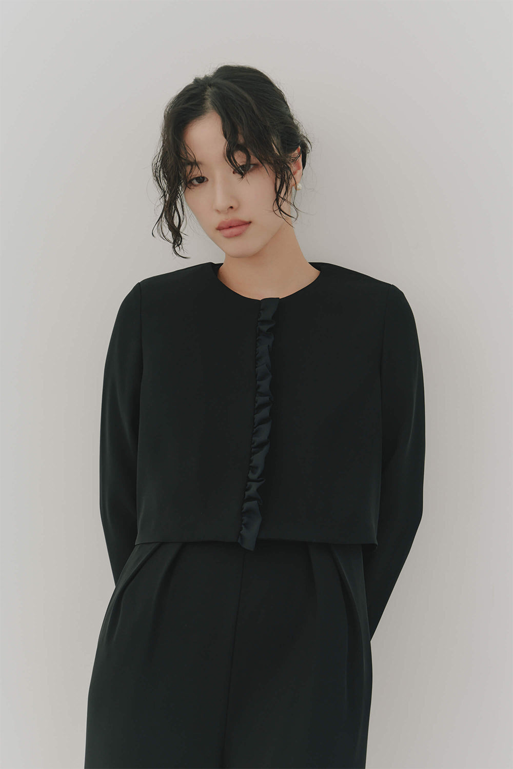 kaene シフォンフリルジャケット / 005312 | モデル身長166cm 着用サイズ38
