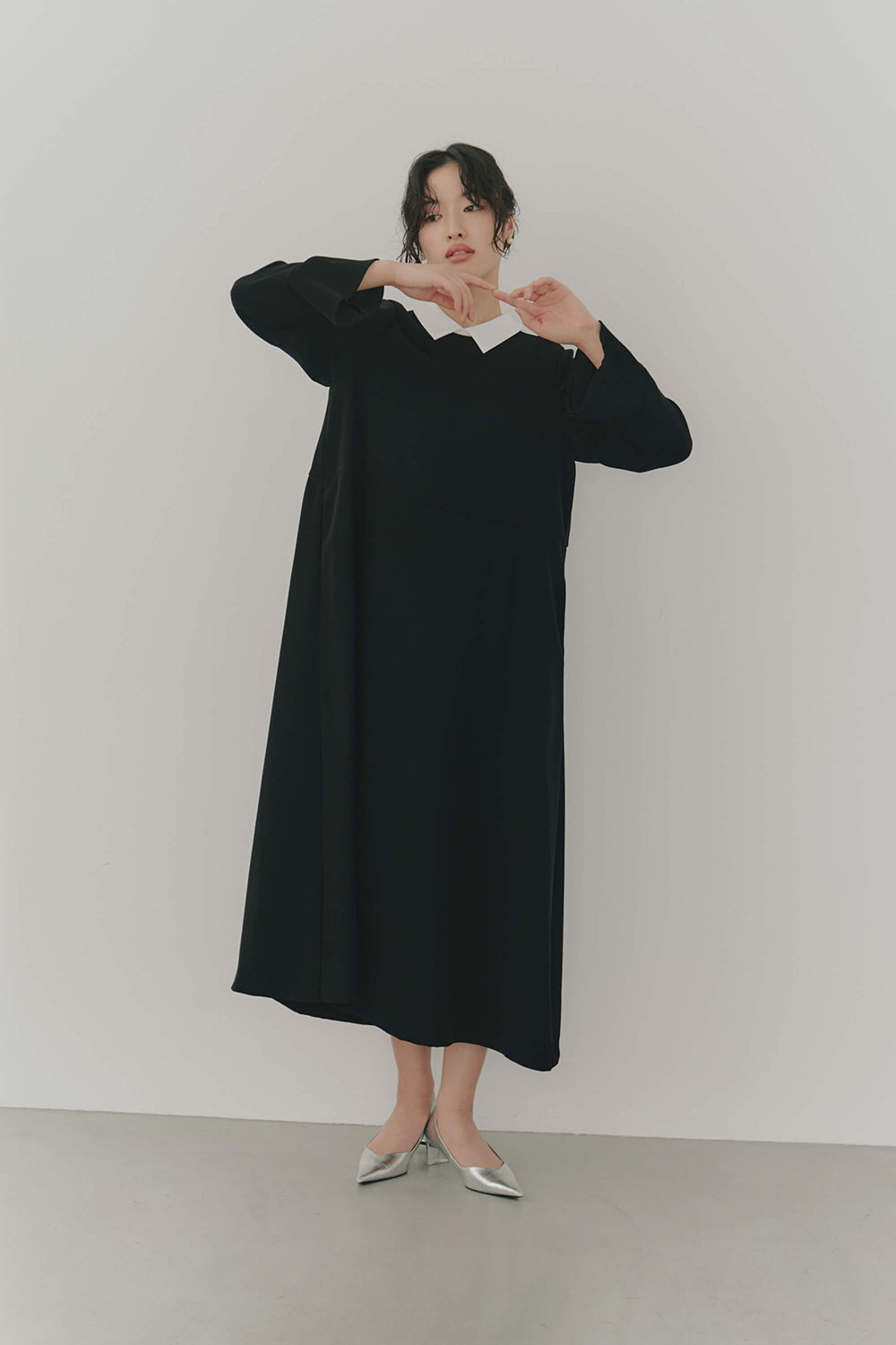kaene Aラインロングスリーブワンピース / 100767 | モデル身長166cm 着用サイズ38 ※003090付け衿着用