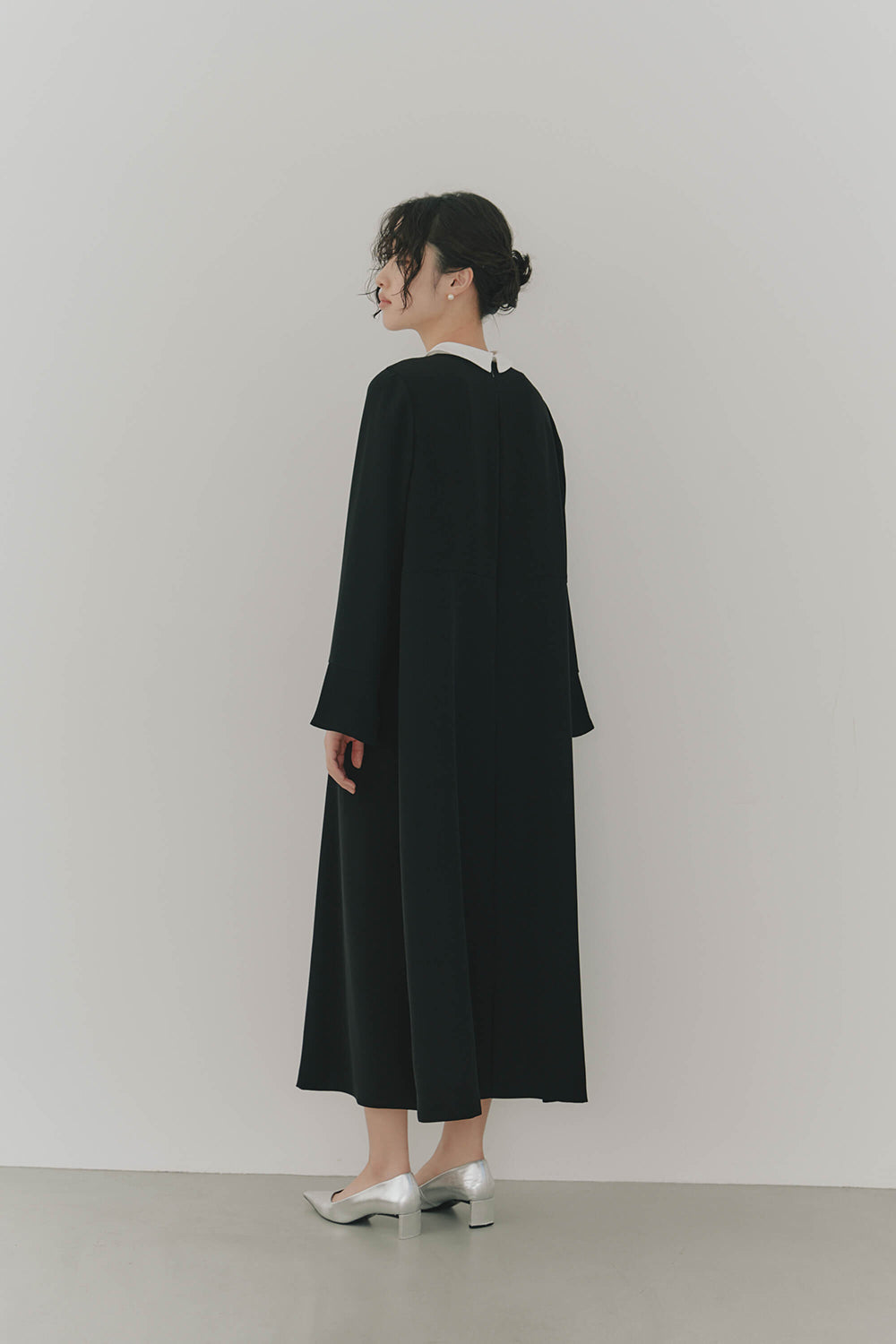 kaene Aラインロングスリーブワンピース / 100767 | モデル身長166cm 着用サイズ38 ※003090付け衿着用