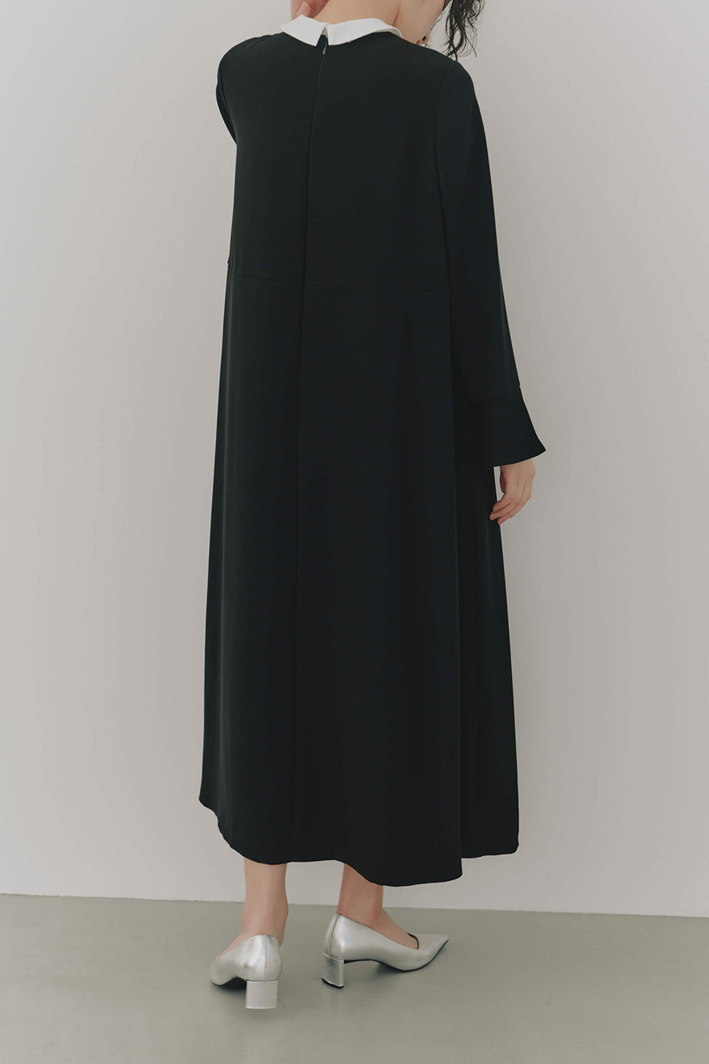 kaene Aラインロングスリーブワンピース / 100767 | モデル身長166cm 着用サイズ38 ※003090付け衿着用