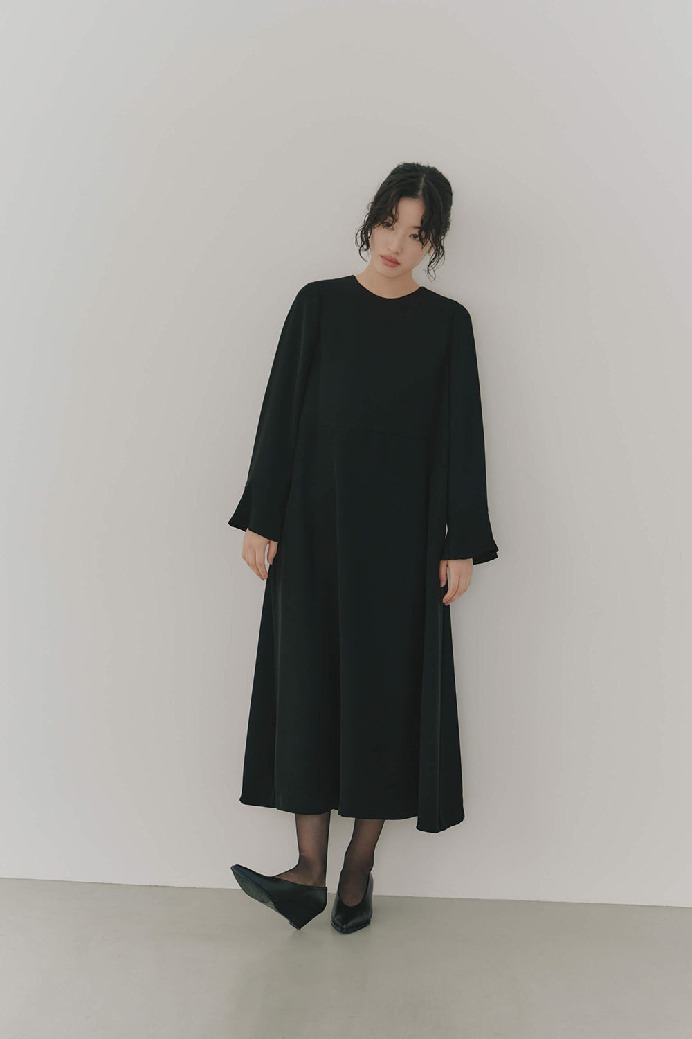 kaene Aラインロングスリーブワンピース / 100767 | モデル身長166cm 着用サイズ38