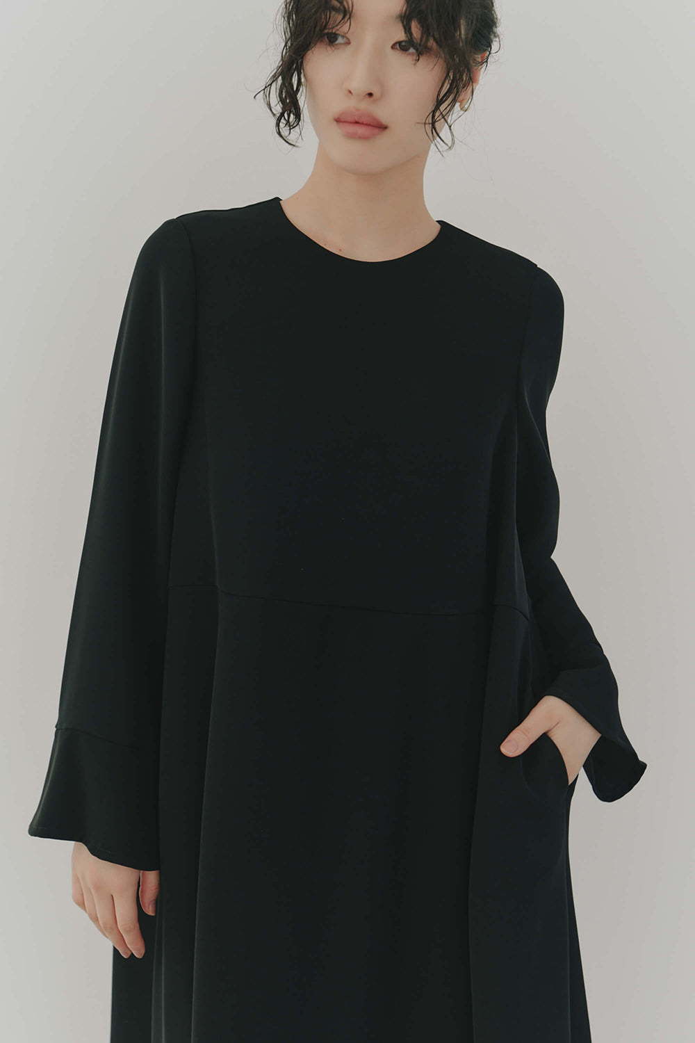 kaene Aラインロングスリーブワンピース / 100767 | モデル身長166cm 着用サイズ38