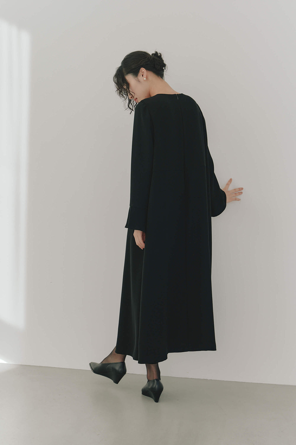 kaene Aラインロングスリーブワンピース / 100767 | モデル身長166cm 着用サイズ38