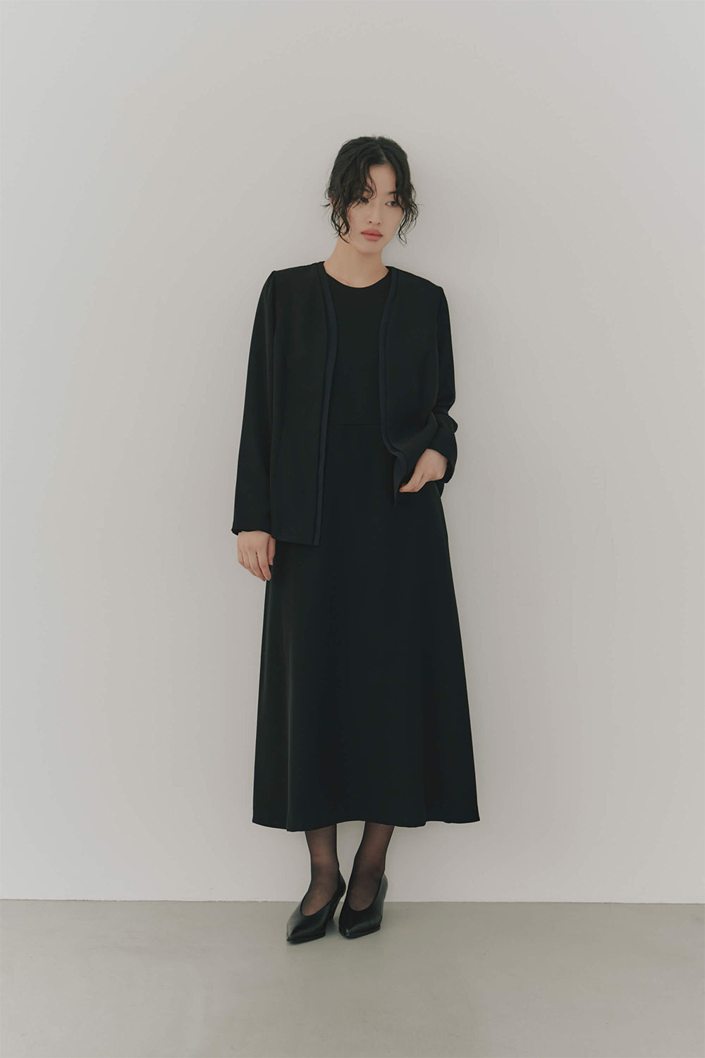 kaene Aラインロングスリーブワンピース / 100767 | モデル身長166cm 着用サイズ38 ※005363ジャケット着用