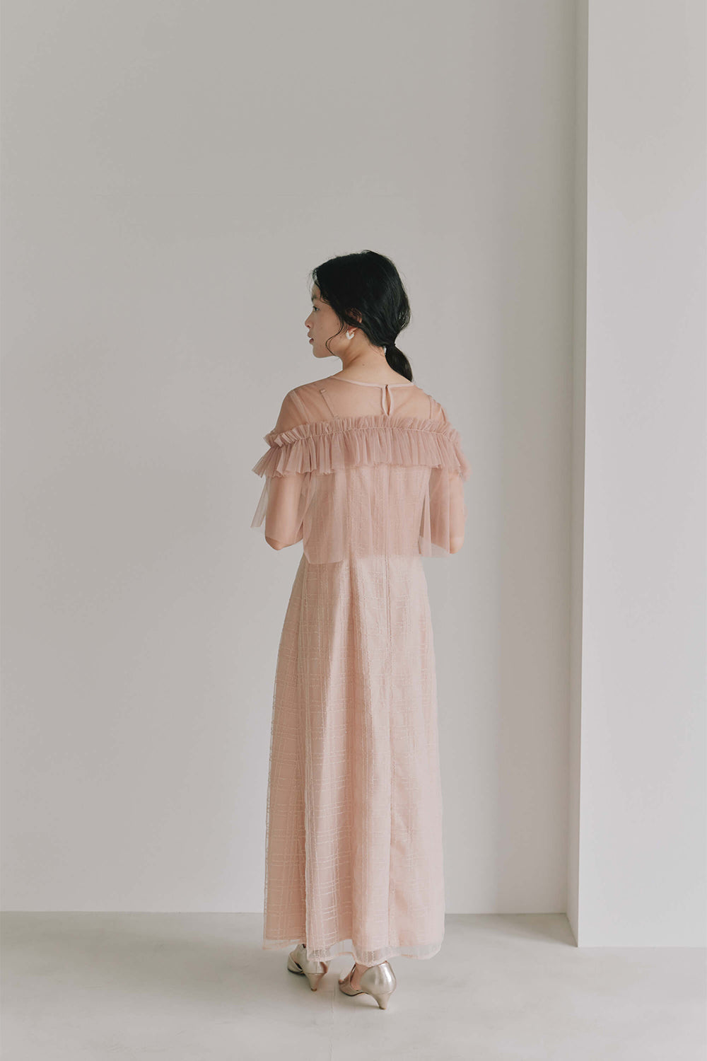 kaene フリルチュールドッキングドレス / 101135 | モデル身長165cm 着用サイズS(36)