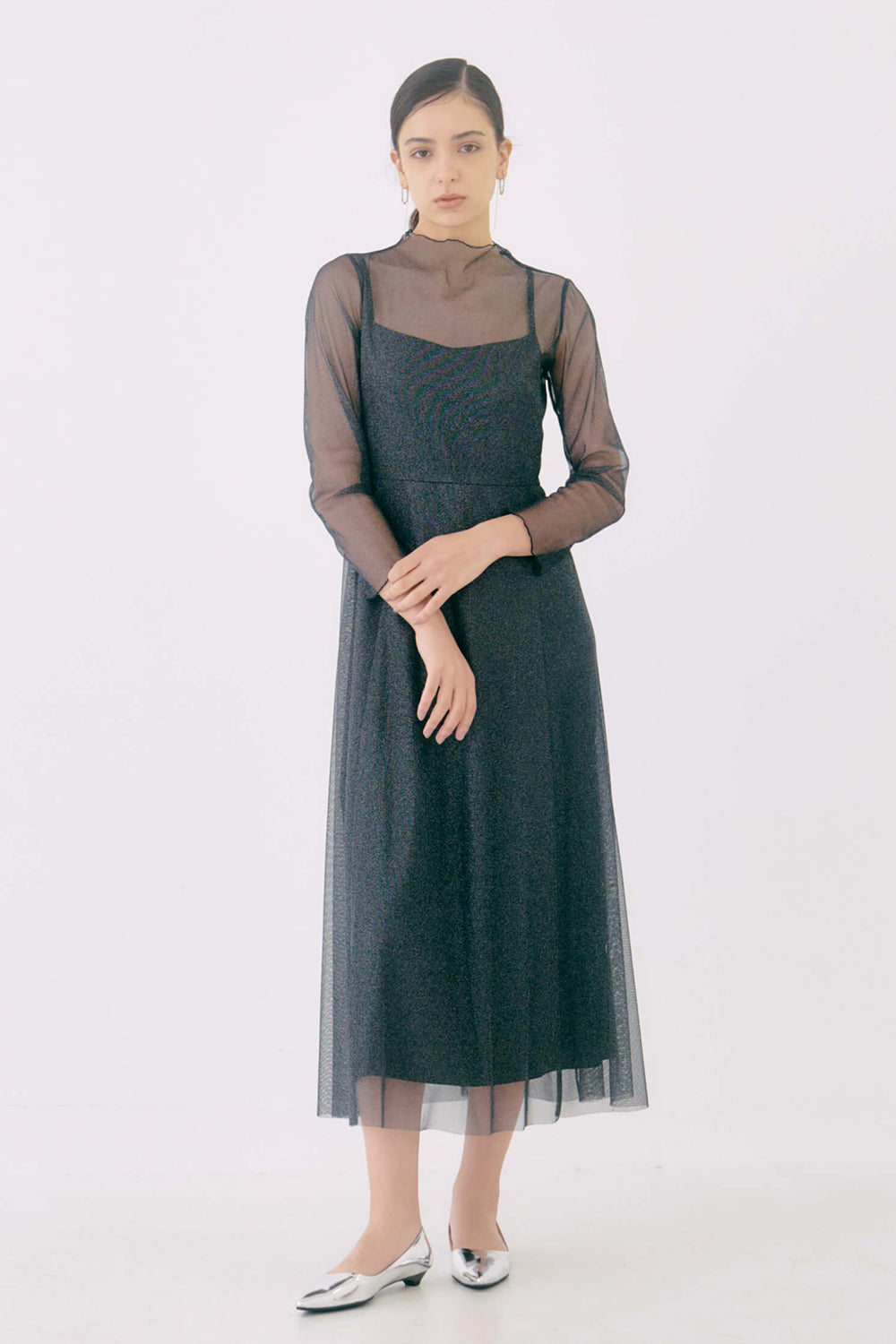 kaene ラメチュールメロウワンピース / 100535 | モデル身長170cm 着用サイズ38 ※black-silver着用