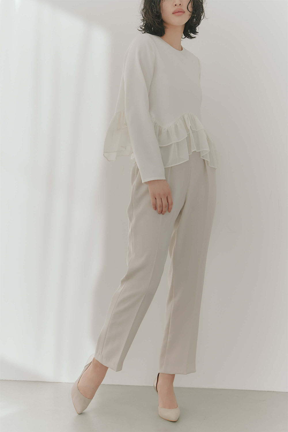 kaene ウエストコードピンタックパンツ / 008229 | モデル身長166cm 着用サイズ36