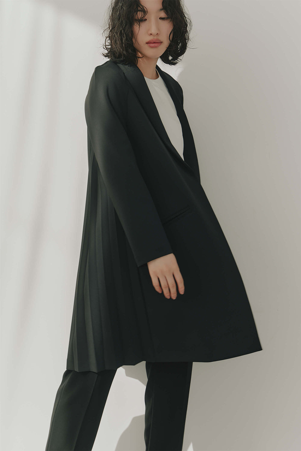 kaene バックプリーツコート / 004074 | モデル身長166cm 着用サイズFREE