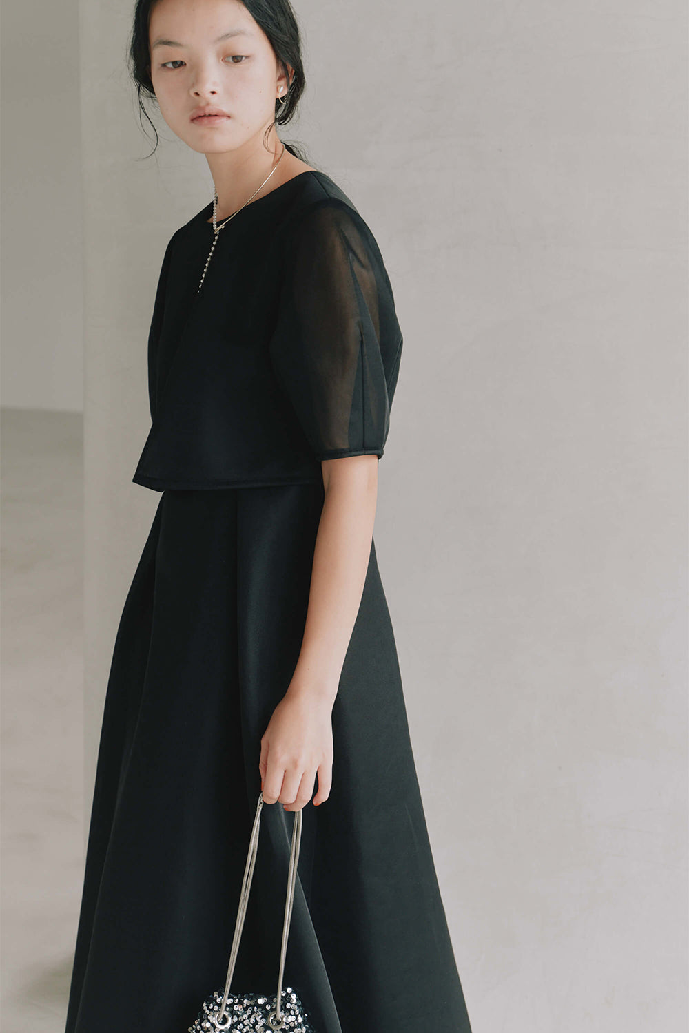 kaene シアーダンボールニットドレス / 101133 | モデル身長165cm 着用サイズM(38)