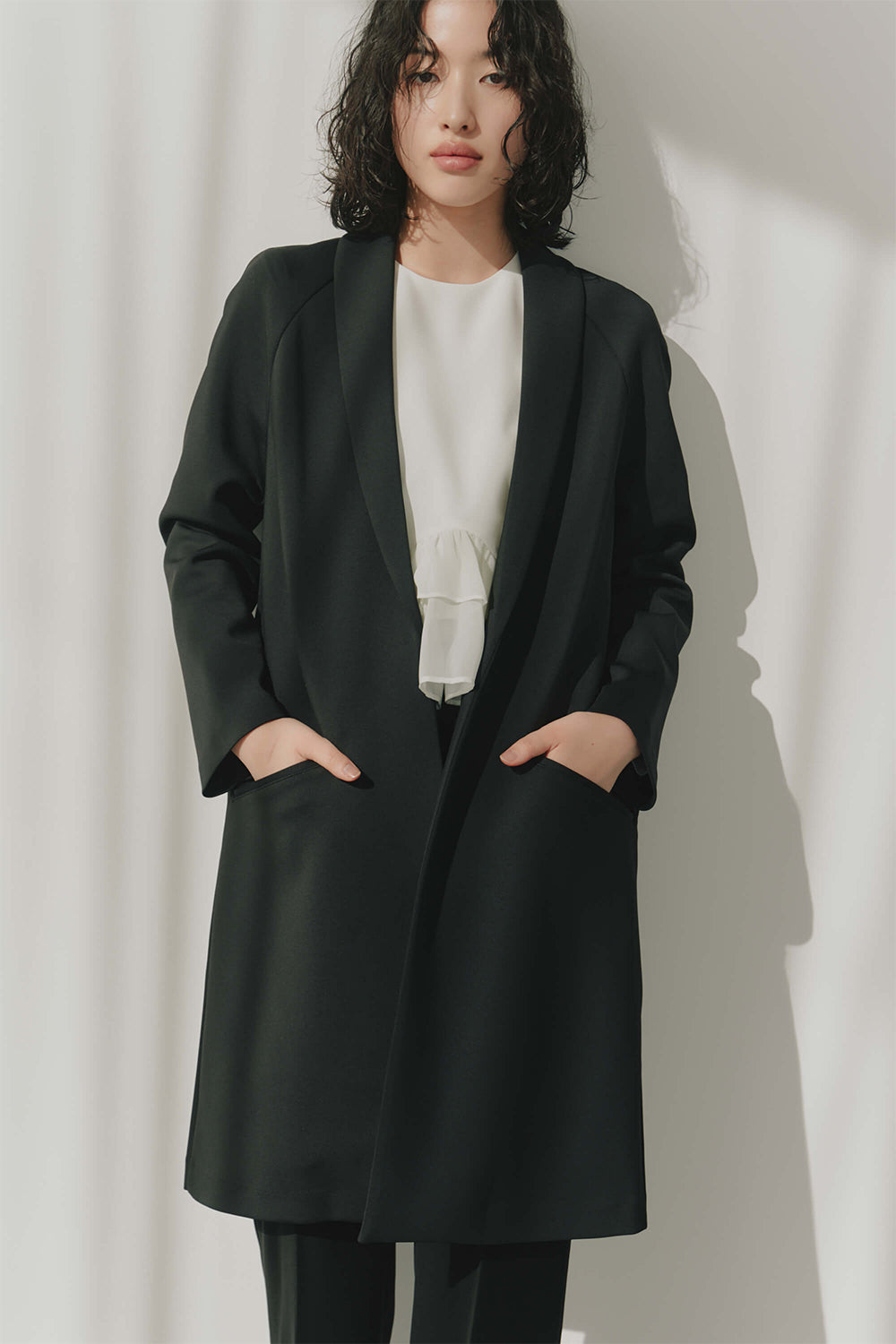 kaene バックプリーツコート / 004074 | モデル身長166cm 着用サイズFREE