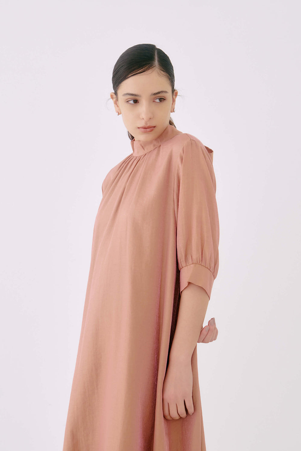 kaene シャンブレーAラインドレス / 100768 | モデル身長170cm 着用サイズ2