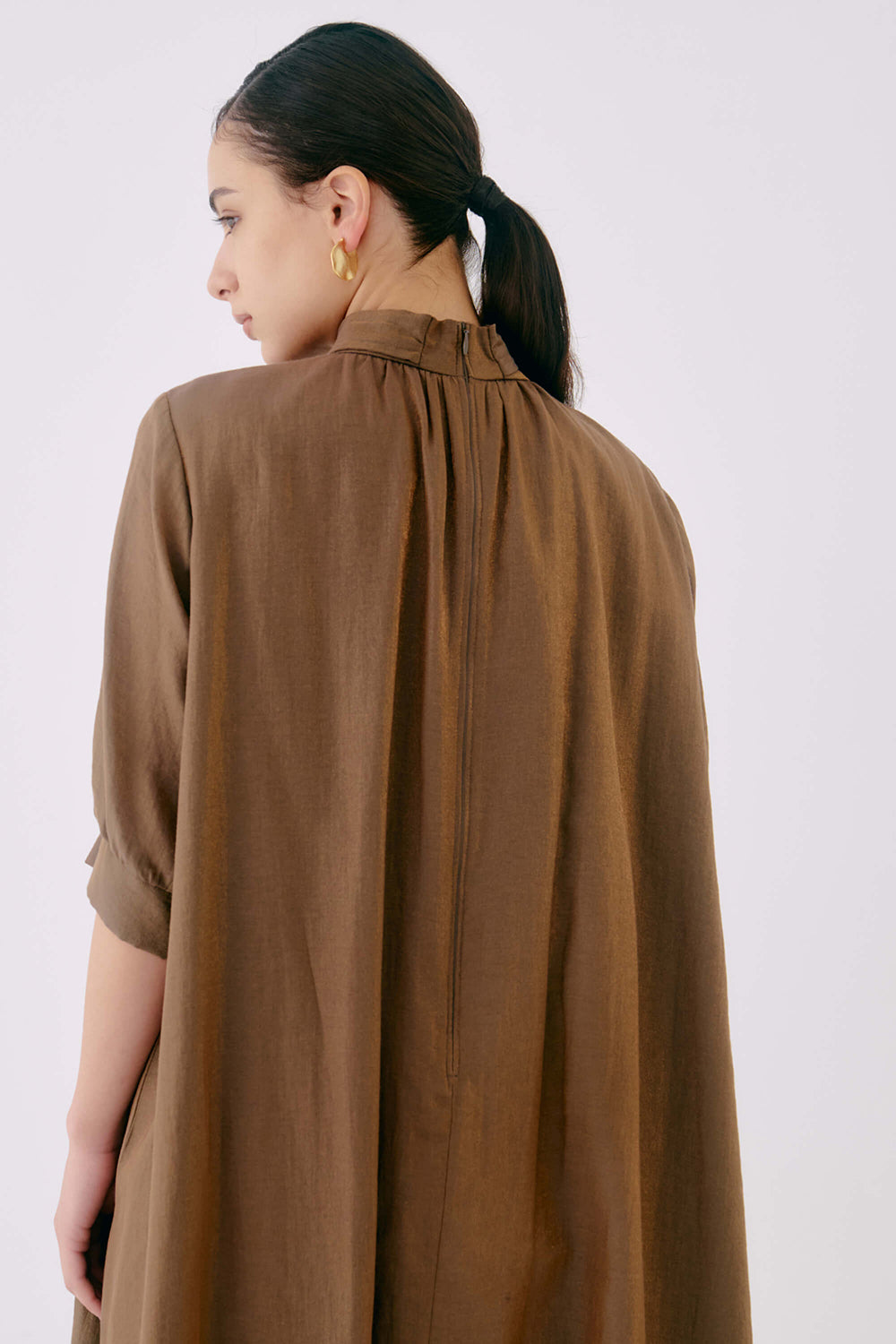 kaene シャンブレーAラインドレス / 100768 | モデル身長170cm 着用サイズ1