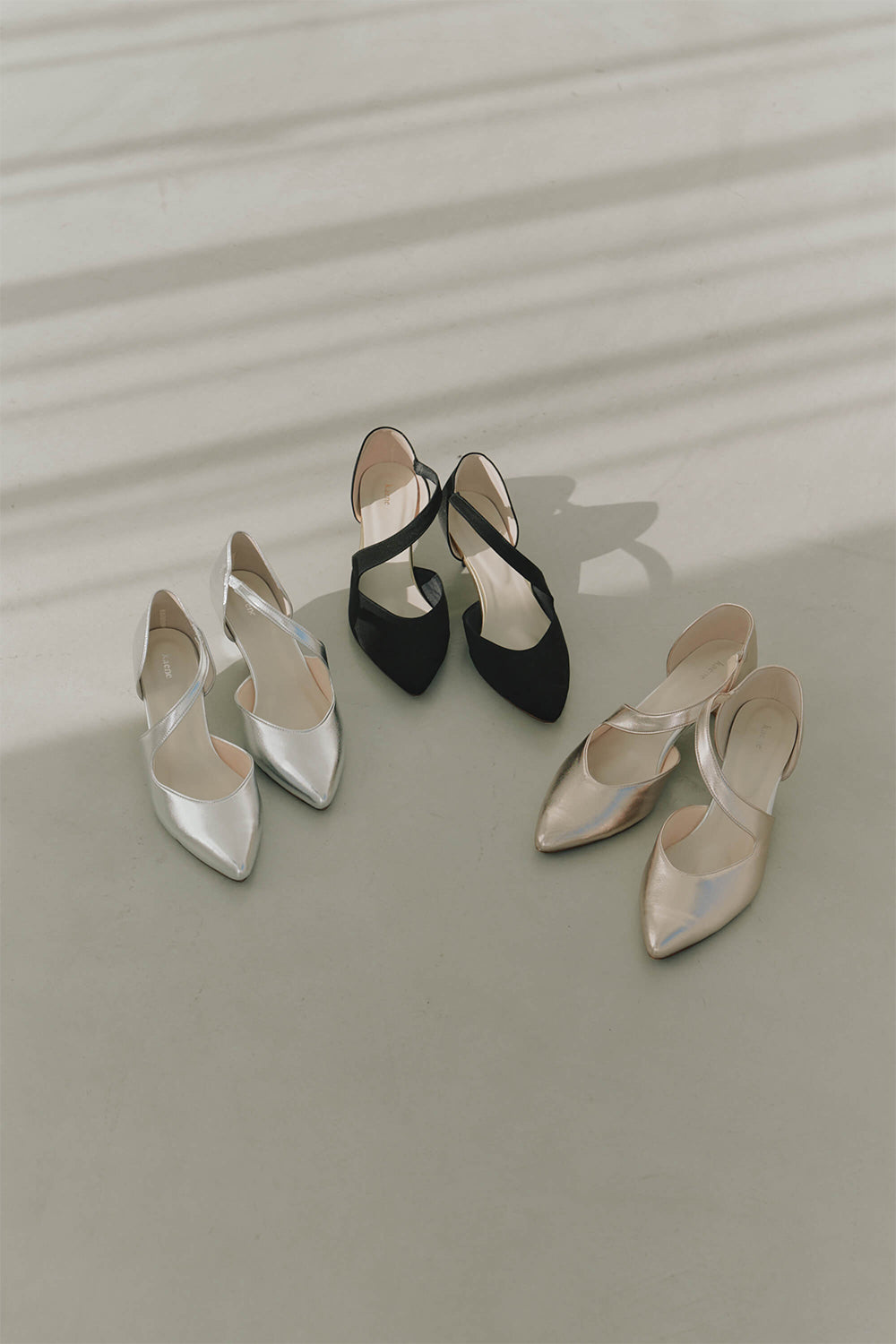 kaene アシメストラップパンプス / 050018