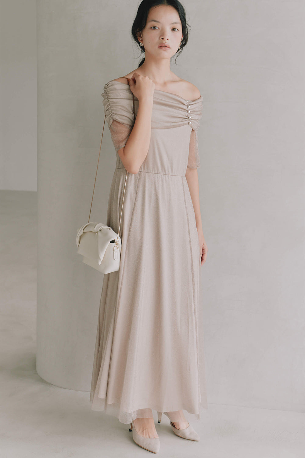 kaene エクラパールオフショルドレス / 101158 | モデル身長165cm 着用サイズM(38)