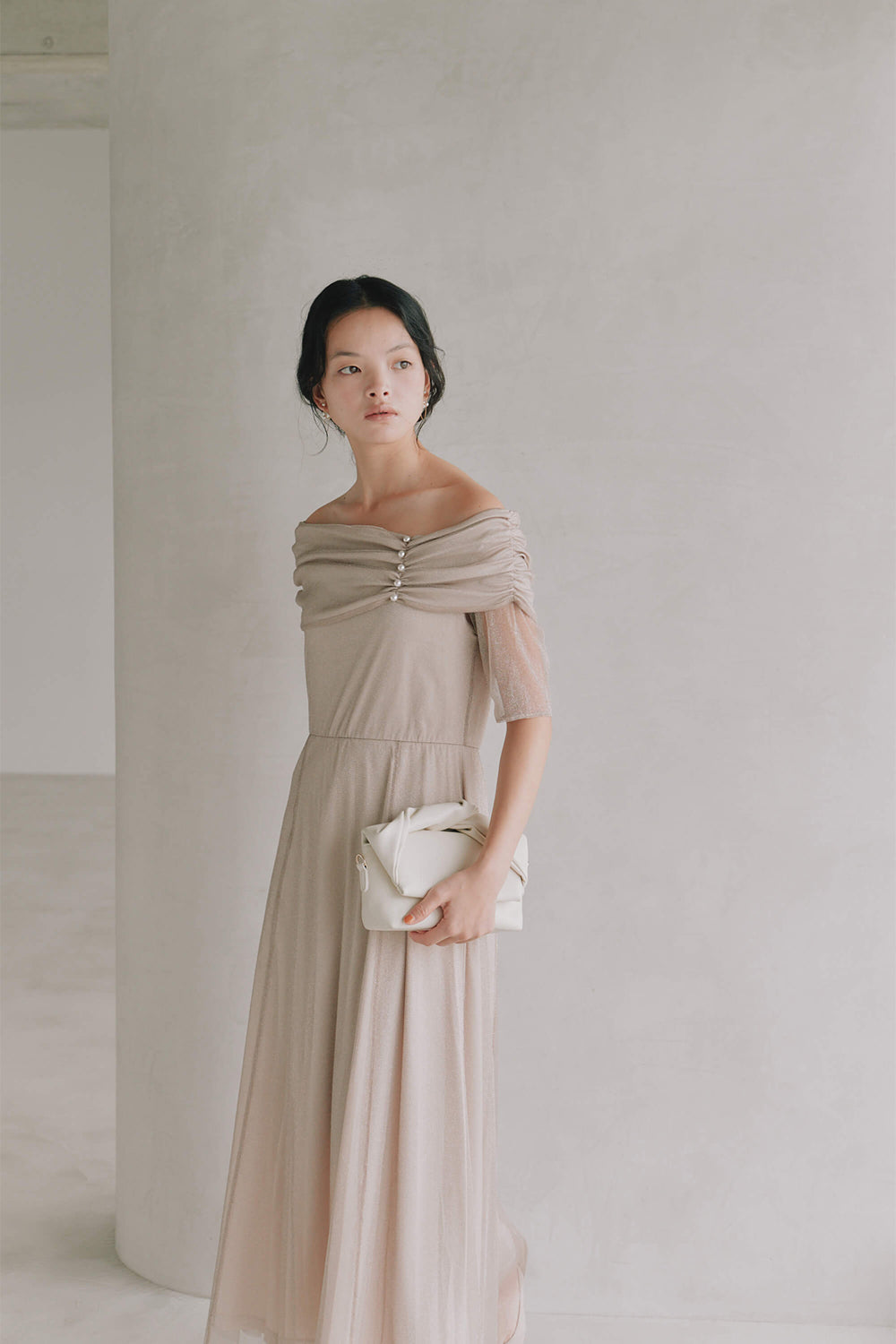 kaene エクラパールオフショルドレス / 101158 | モデル身長165cm 着用サイズM(38)