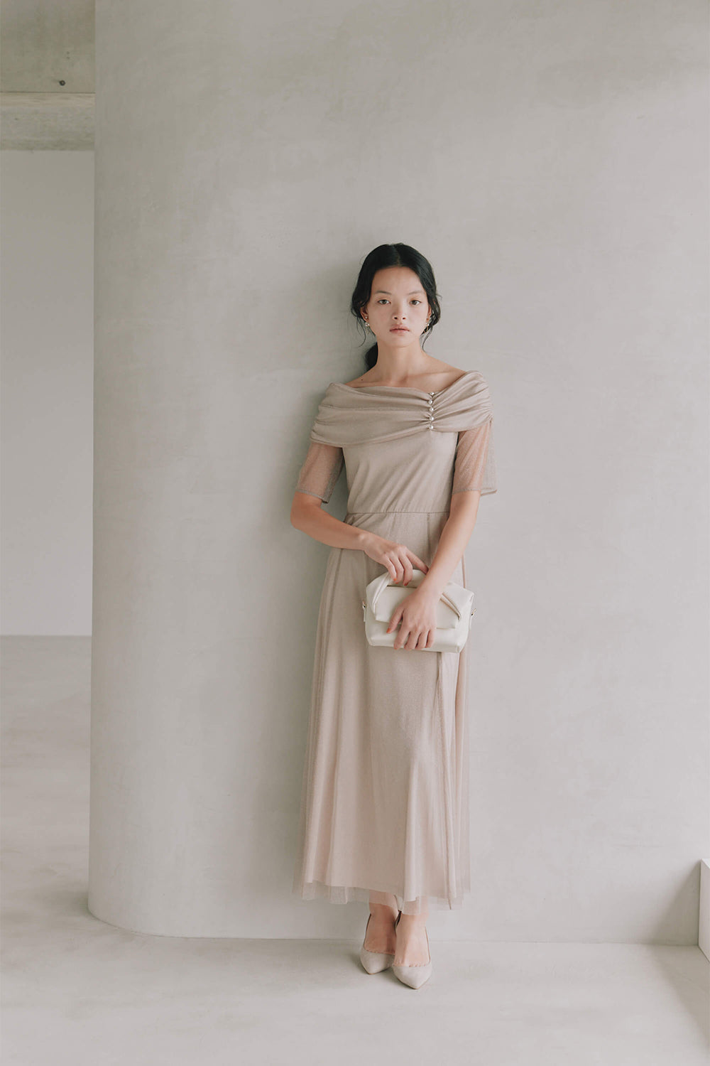 kaene エクラパールオフショルドレス / 101158 | モデル身長165cm 着用サイズM(38)