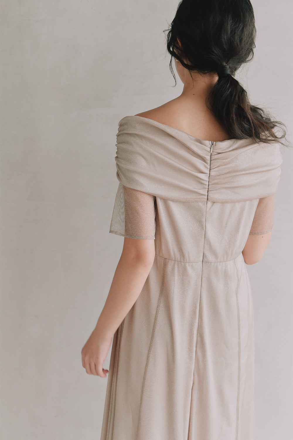 kaene エクラパールオフショルドレス / 101158 | モデル身長165cm 着用サイズM(38)