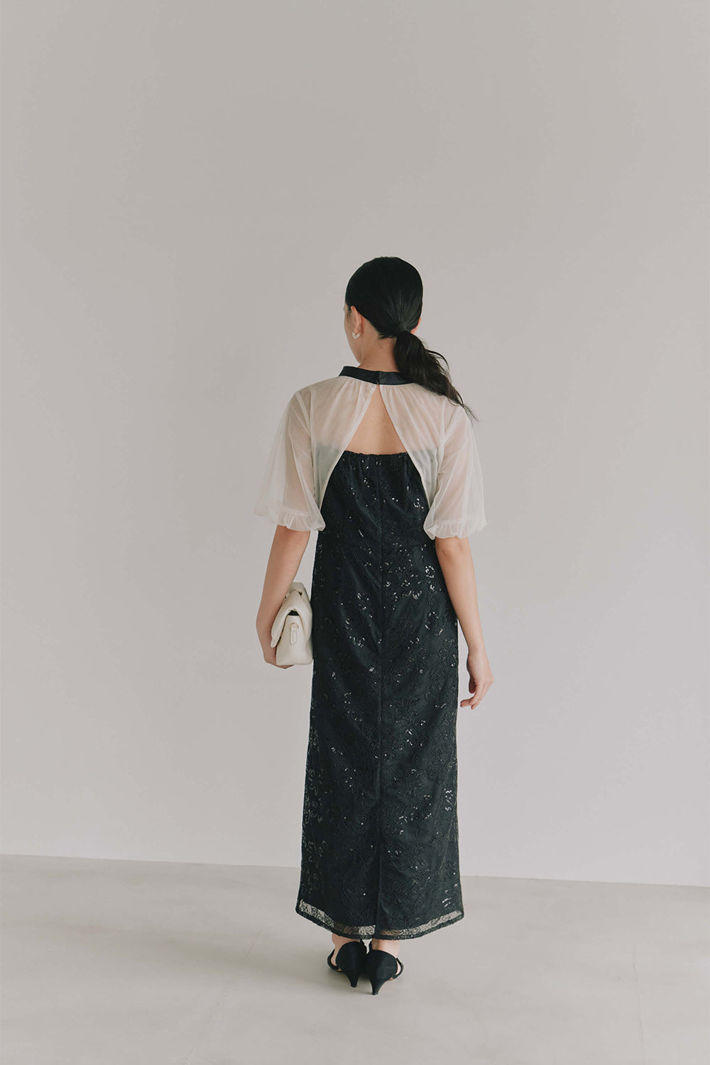 kaene バッグデザインスパンコールドレス / 101161 | モデル身長165cm 着用サイズS(36)