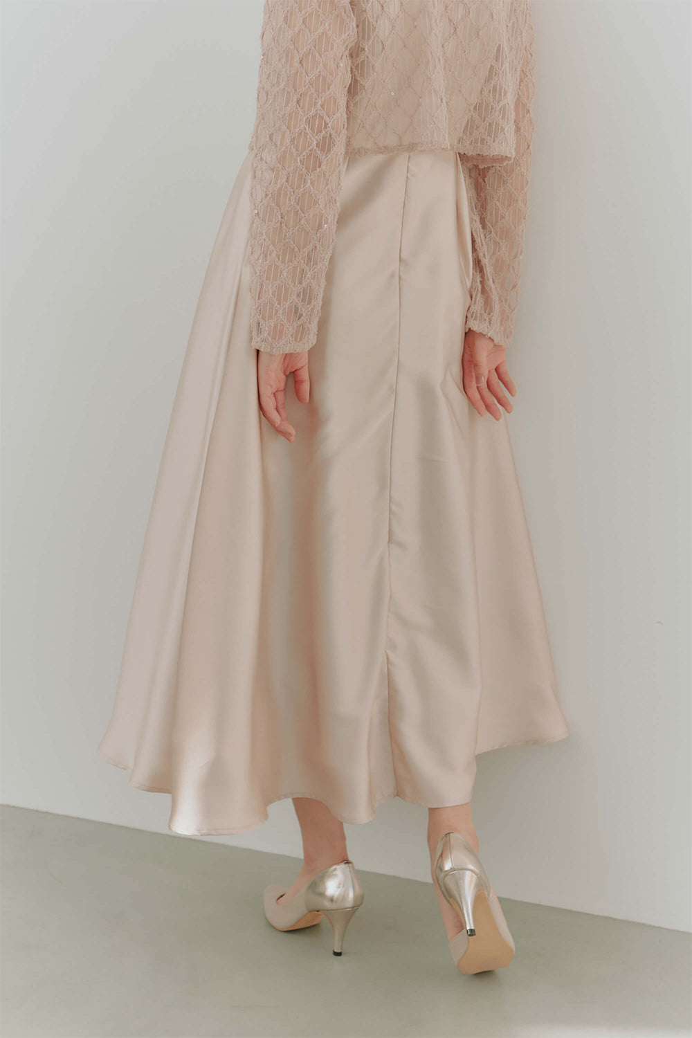 kaene バイカラーパンプス / 050014 | beige着用