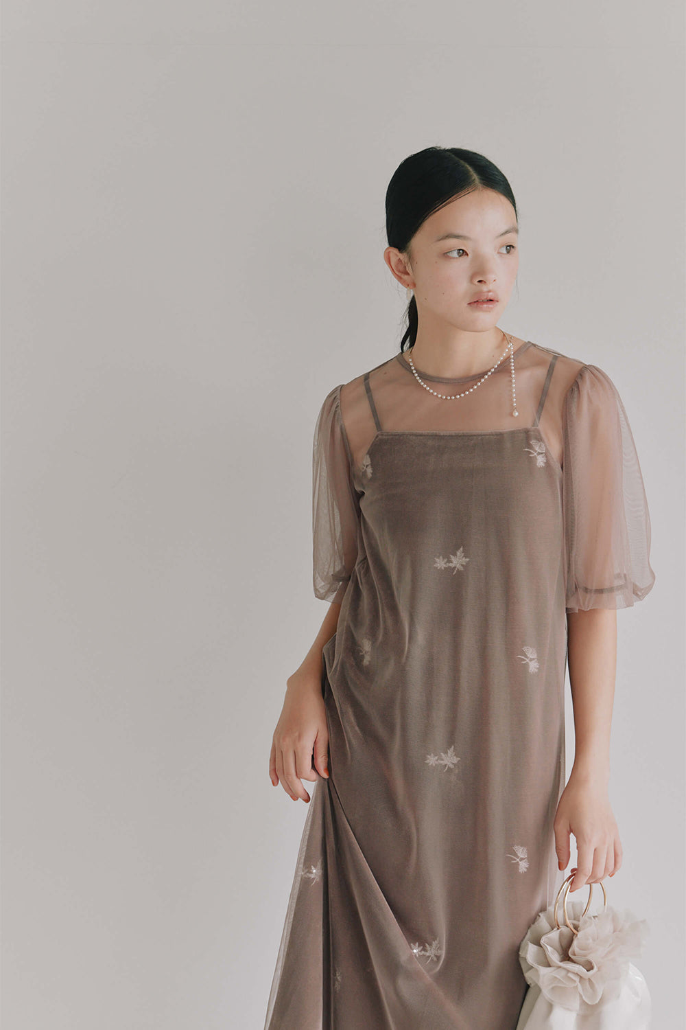 kaene 刺繍ベロアチュールドレス / 101130 | モデル身長165cm 着用サイズM