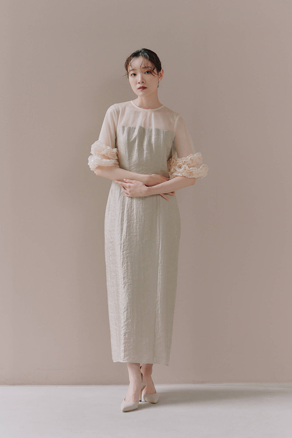 kaene ボリュームスリーブドレス / 101023 | モデル身長162cm 着用サイズ38