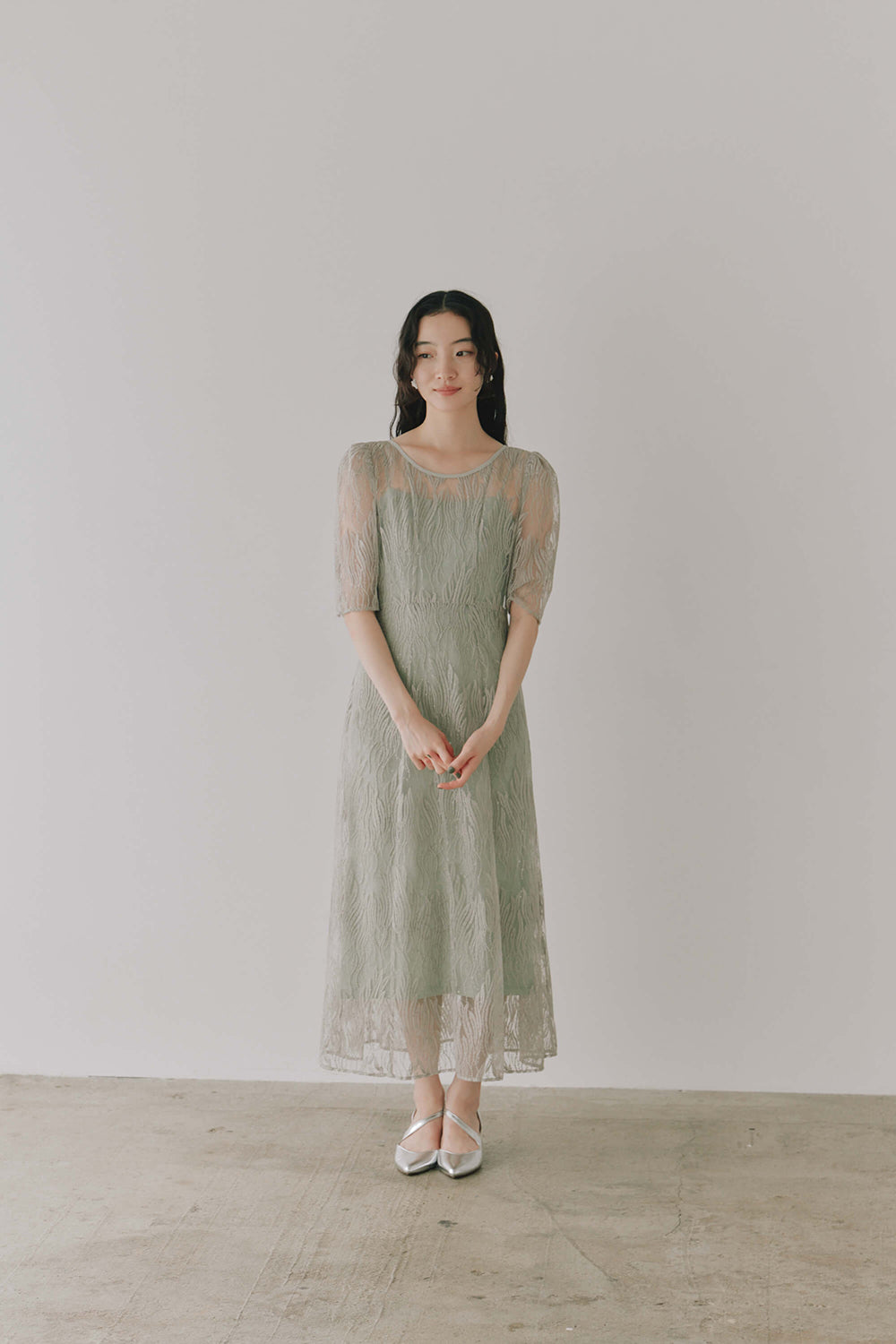 kaene スパンコールアネモネドレス / 100924 | モデル身長164cm 着用サイズ36