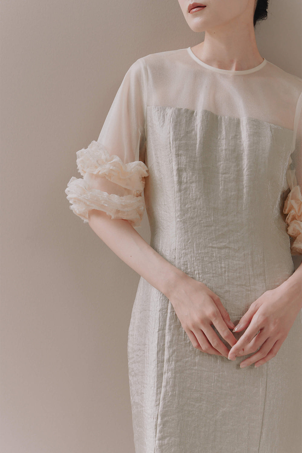 kaene ボリュームスリーブドレス / 101023 | モデル身長162cm 着用サイズ38