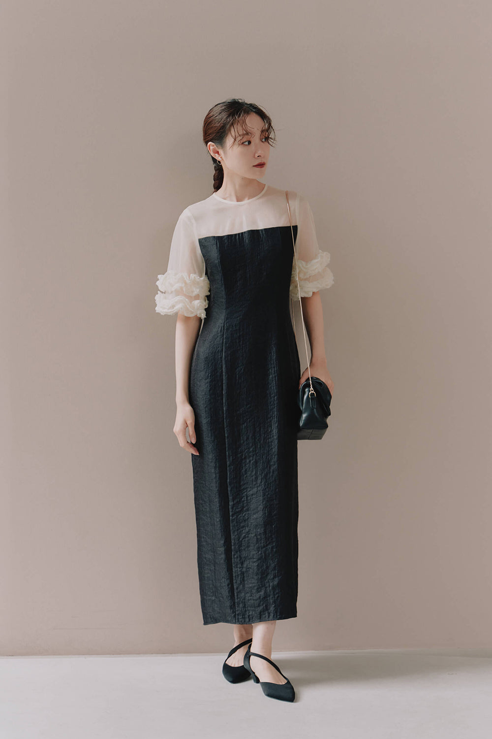 kaene ボリュームスリーブドレス / 101023 | モデル身長162cm 着用サイズ36
