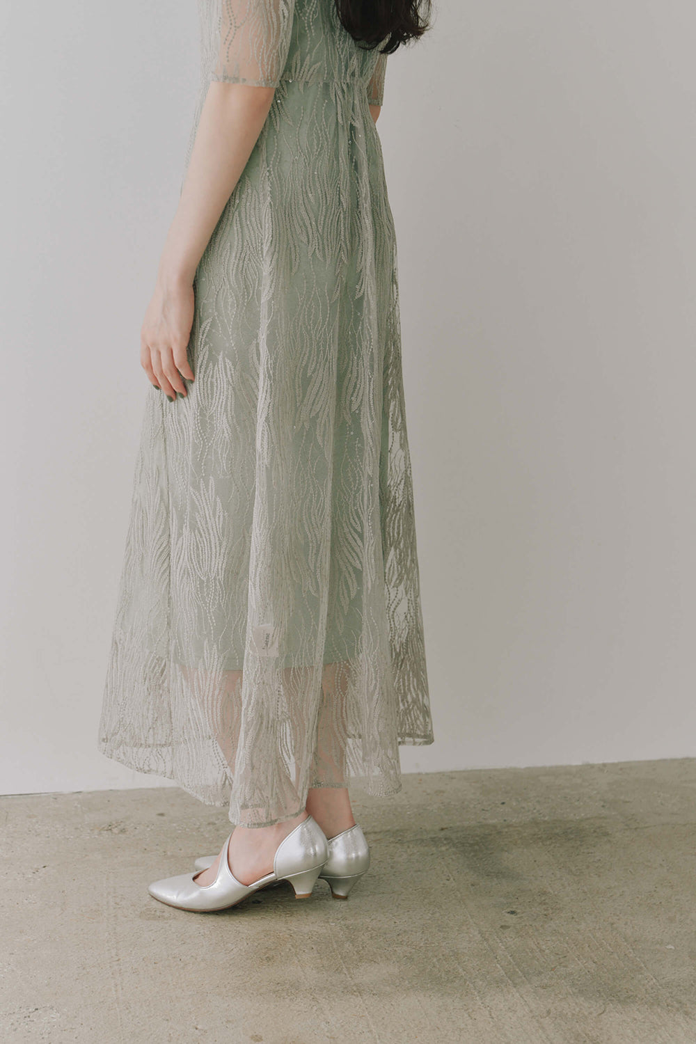 kaene スパンコールアネモネドレス / 100924 | モデル身長164cm 着用サイズ36