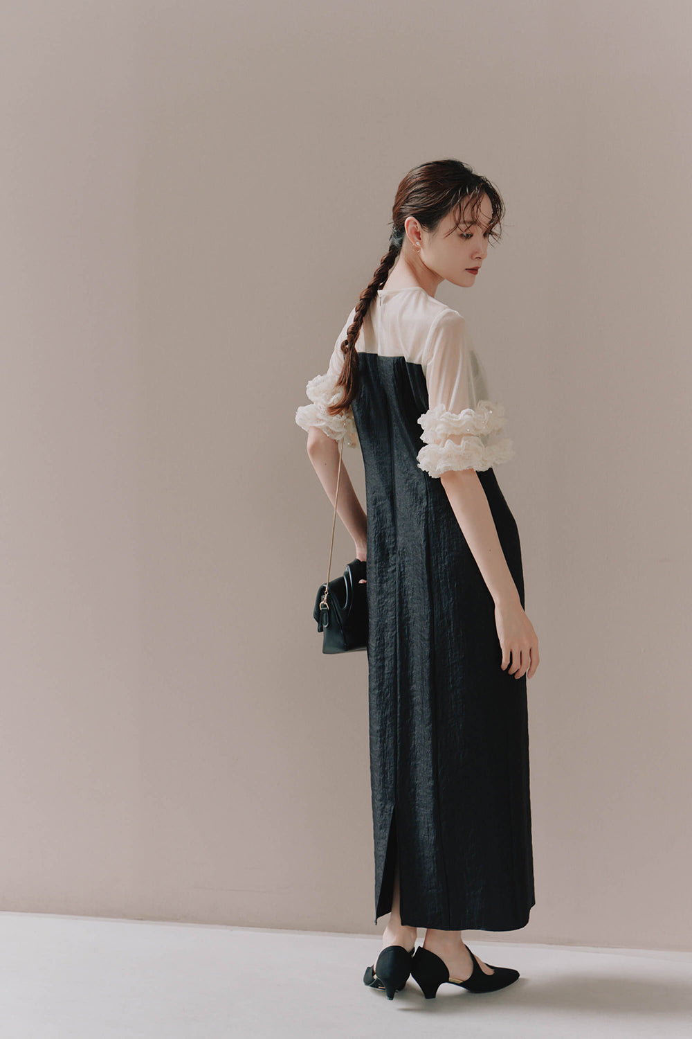 kaene ボリュームスリーブドレス / 101023 | モデル身長162cm 着用サイズ36