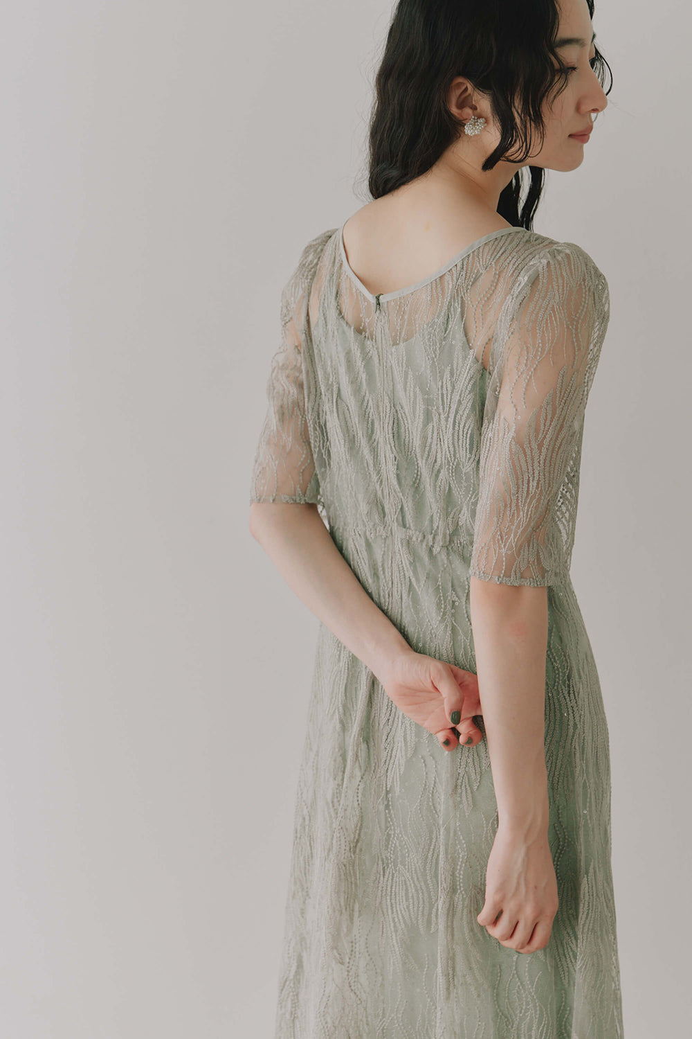 kaene スパンコールアネモネドレス / 100924 | モデル身長164cm 着用サイズ36