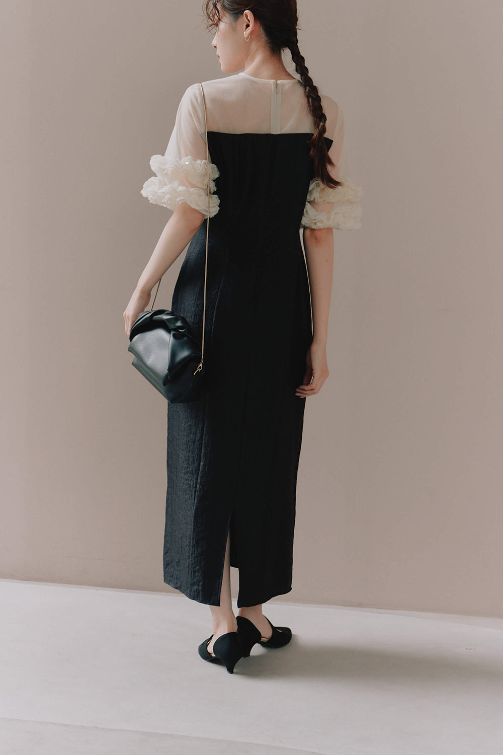 kaene ボリュームスリーブドレス / 101023 | モデル身長162cm 着用サイズ36