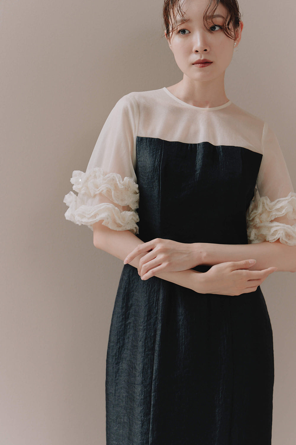 kaene ボリュームスリーブドレス / 101023 | モデル身長162cm 着用サイズ36