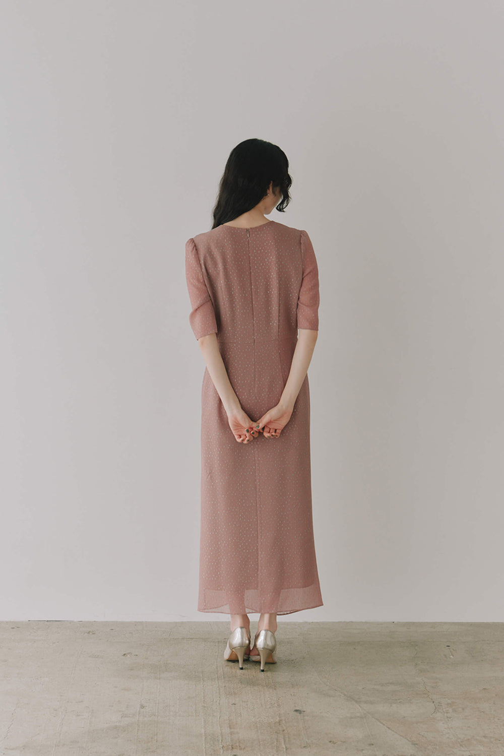 ラメドビースリットドレス / 100827 kaene | モデル身長164cm 着用サイズ36