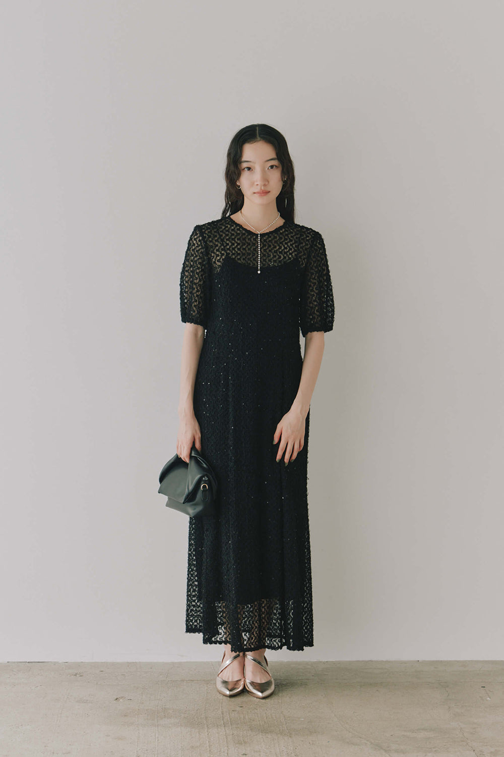 kaene スパンコールレースドレス / 101006 | モデル身長164cm 着用サイズS(36)