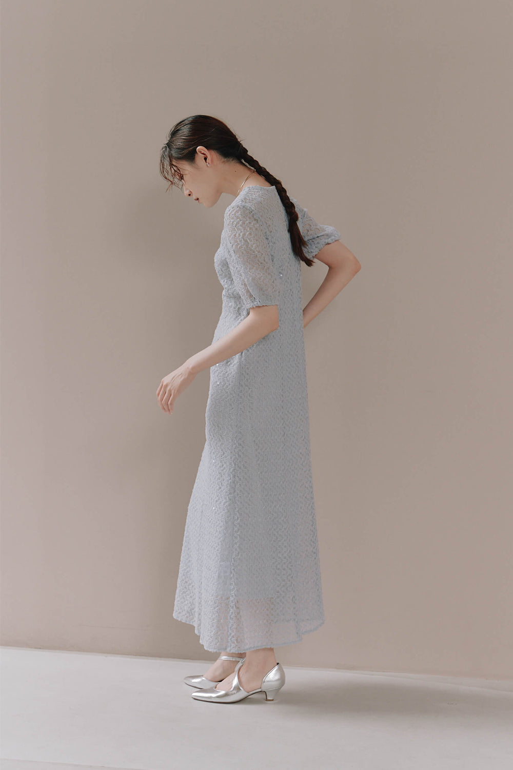 kaene スパンコールレースドレス / 101006 | モデル身長162cm 着用サイズ36