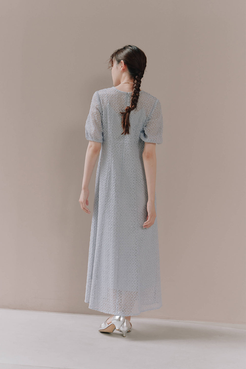 kaene スパンコールレースドレス / 101006 | モデル身長162cm 着用サイズ36