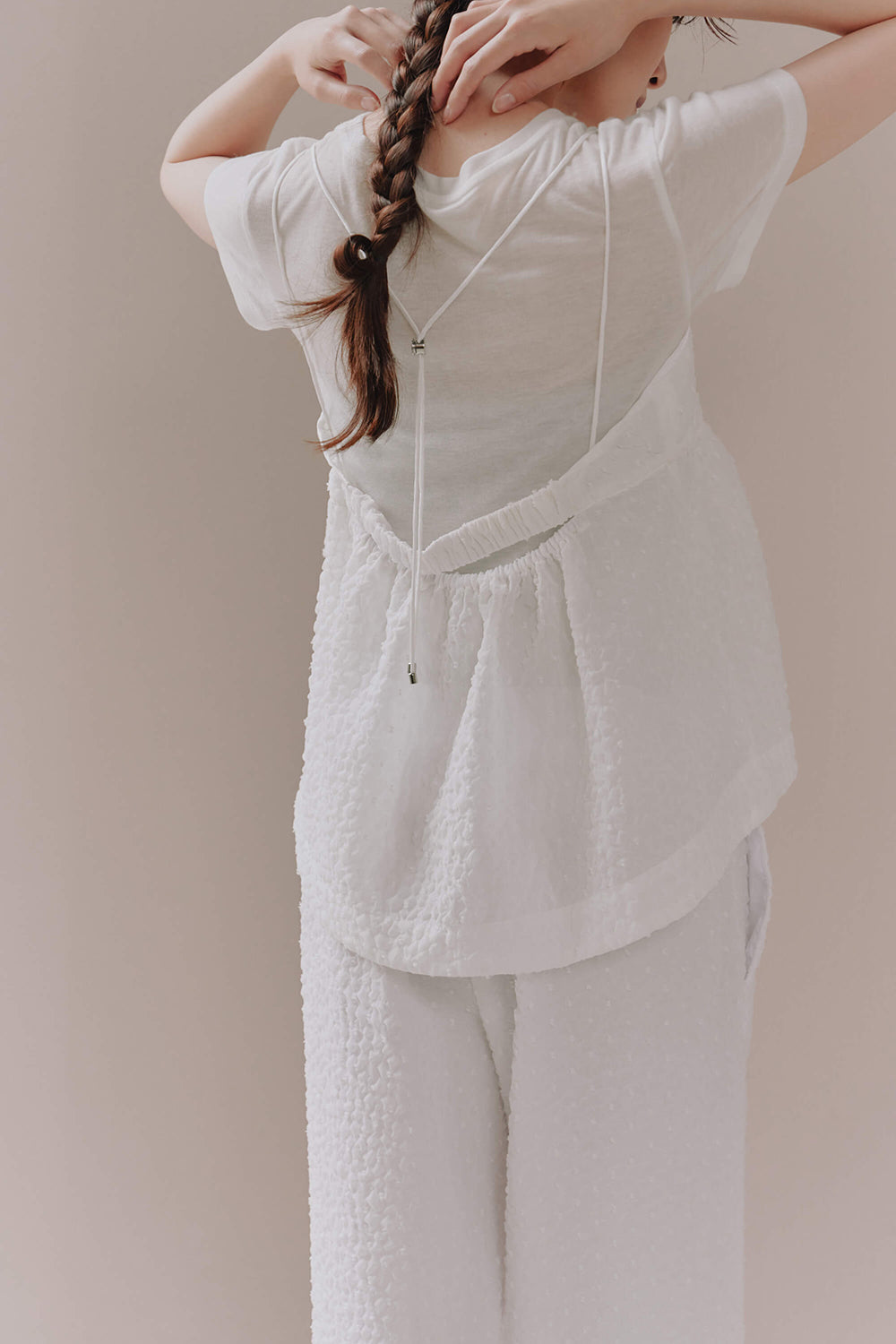 kaene ドットジャカードキャミソール / 010499 | モデル身長162cm 着用サイズFREE ※008237着用