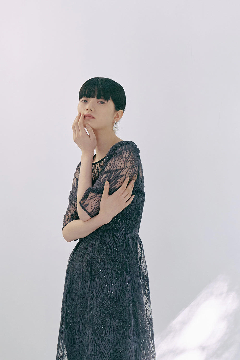 kaene スパンコールアネモネドレス / 100924 | モデル身長165cm 着用サイズ38