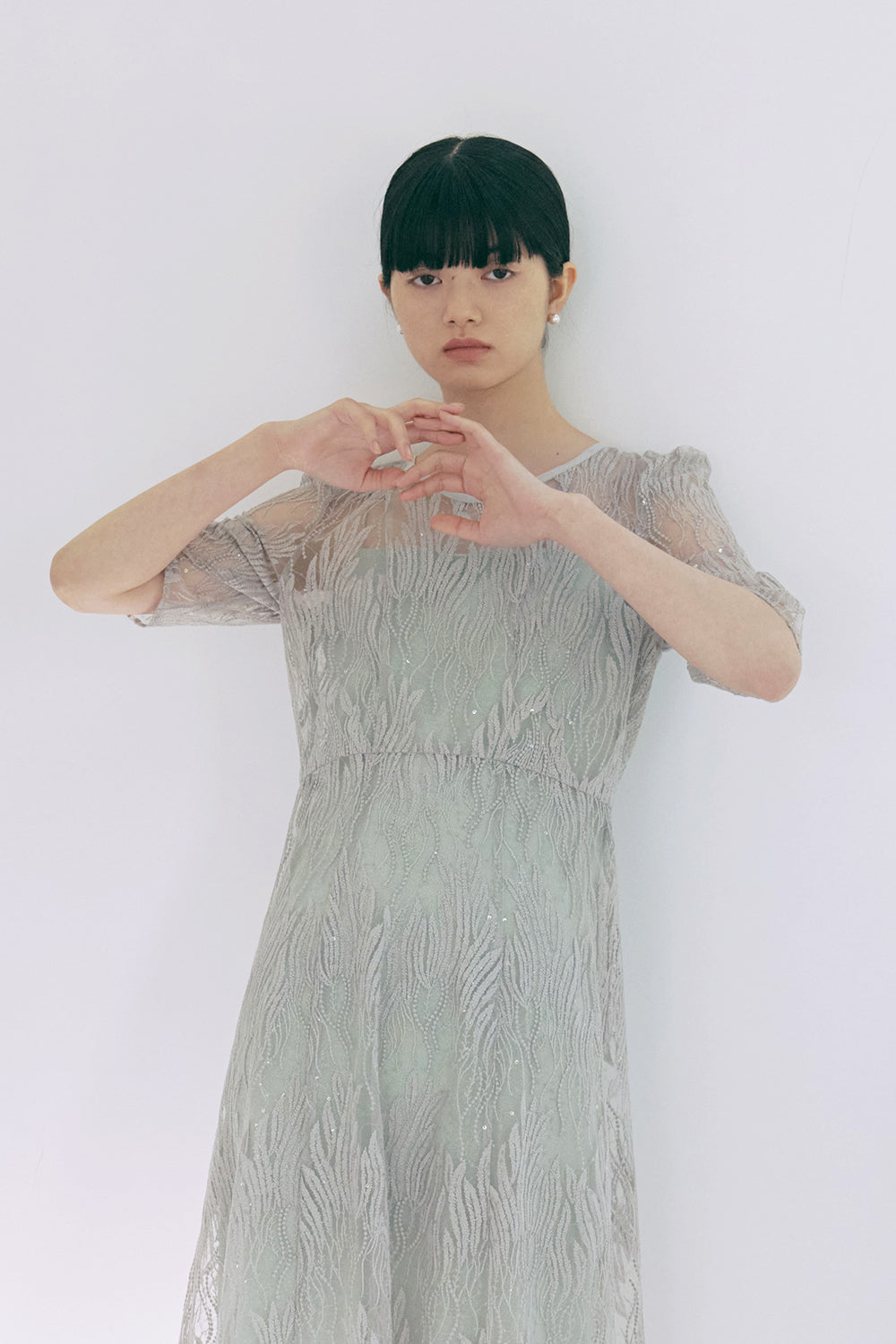 kaene スパンコールアネモネドレス / 100924 | モデル身長165cm 着用サイズ38