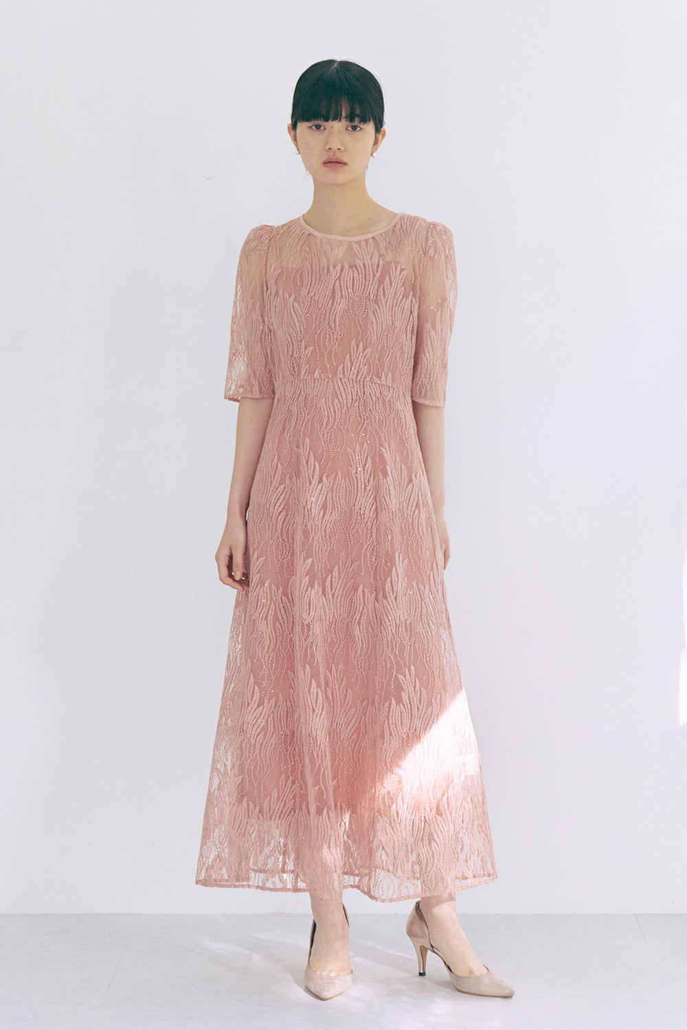 kaene スパンコールアネモネドレス / 100924 | モデル身長165cm 着用サイズ38