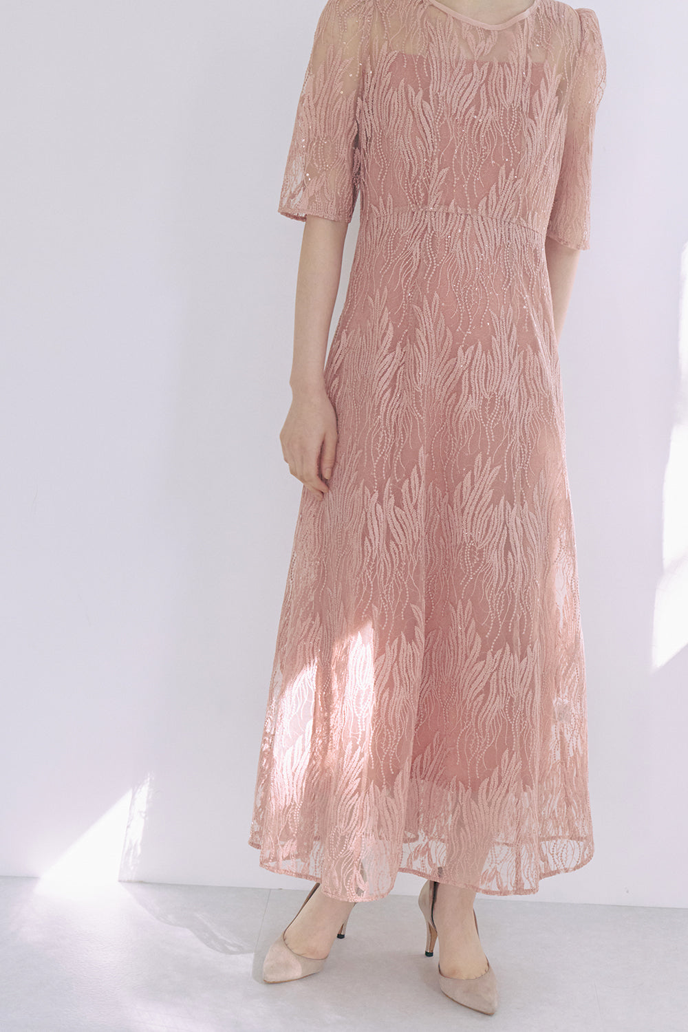 kaene スパンコールアネモネドレス / 100924 | モデル身長165cm 着用サイズ38